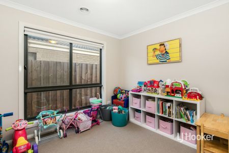 35 Toolern Waters Drive, Weir Views VIC, Belconnen - Photo 3