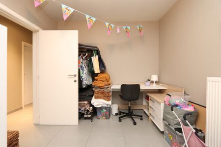 PRACHTIG INSTAPKLAAR RUIM APPARTEMENT MET PRIVETUIN - Foto 2