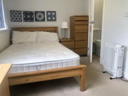 1 bedroom in a house share to rent - Photo 5