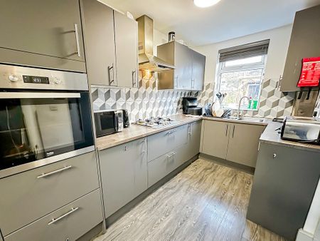 1 bedroom in a house share to rent - Photo 4