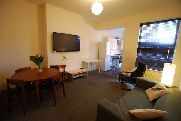 4 bedroom terraced house to rent - Photo 1