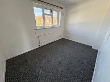 Cleave Avenue, Hayes - Photo 4