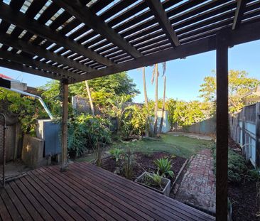 Cozy Villa in the Heart of Semaphore - Photo 6