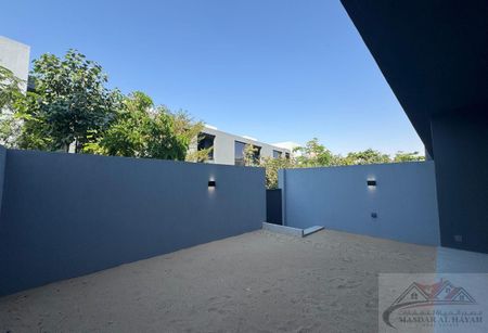 Stylish 4BR Townhouse with Maid Room at Robinia - Photo 3