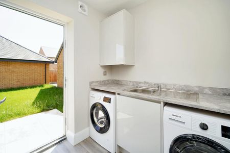 3 bedroom end of terrace house to rent - Photo 3