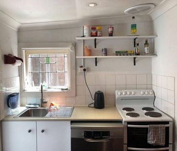 Character-filled semi, moments to Annandale village & Hinsby Park - Photo 3