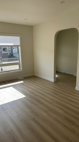 *BRANDE NEW* 3 Bedroom Upper Unit in Brighton - Photo 2