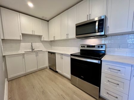 For Lease - 3046 Jaguar Valley Drive Unit# 302, Mississauga, Ontario - Photo 5