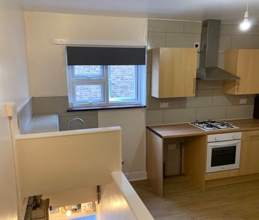 Studio Flat, High Street North, E12 - Photo 6