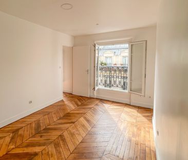 Appartement ancien de 130 m² à Paris - Photo 2