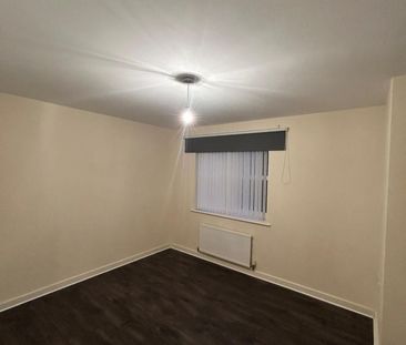 Fountain Park, Ollerton, NG22 - Photo 1