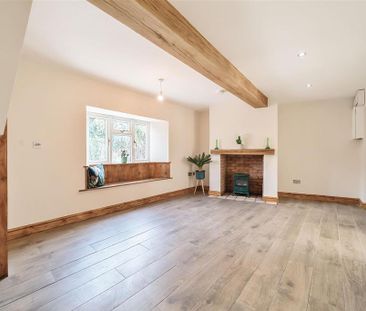 2 bedroom character property to rent - Photo 2