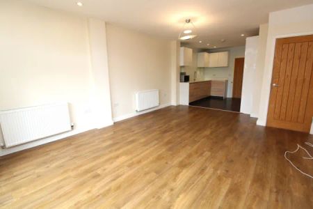 RM3, Ashflower Drive, Romford - Photo 4