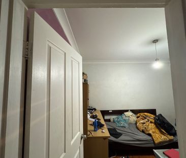 3-bedroom shared house, College Place - Photo 2