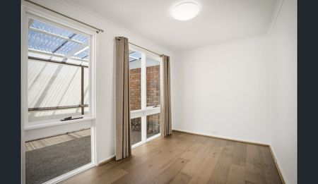 Spacious 3-Bedroom Home in a Prime Merrylands Location - Photo 3