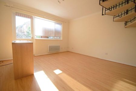 2 bedroom end of terrace house to rent - Photo 3