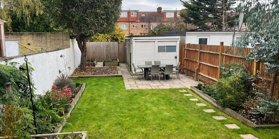 1 bedroom in a house share to rent - Photo 3