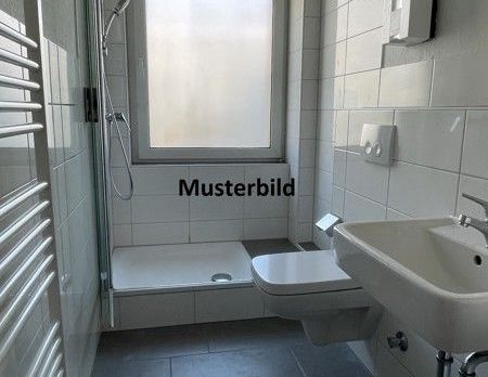 tolle, frisch sanierte 3-Zimmer-Wohnung im EG mit großem Balkon - Foto 1