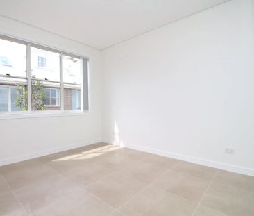 STUNNING, CONTEMPORARY TOWNHOUSE FOR LEASE, IN PRIME LOCATION - Photo 3
