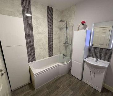 Apartment, Horse Race End, Heath, Wakefield, WF1 - Photo 4