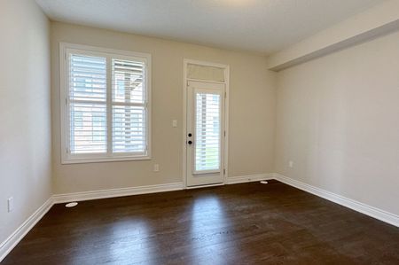 For Lease - 1476 Yellow Rose Circle, Oakville, Ontario - Photo 2