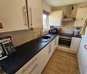 Poplar Road, AYLESBURY - Photo 2