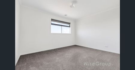 NEAR-NEW HIGH END DISPLAY HOME UP FOR RENT!! - Photo 3