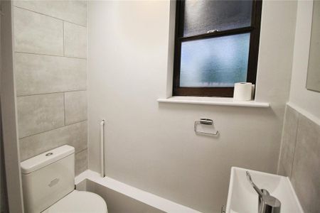 3 bedroom flat to rent - Photo 5