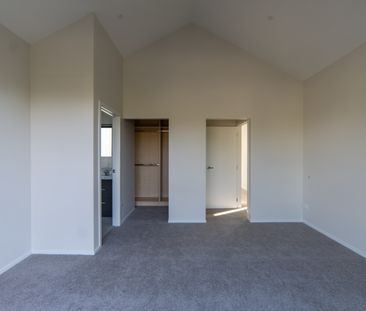 Near New Luxurious 3-Bedroom Home - Photo 6