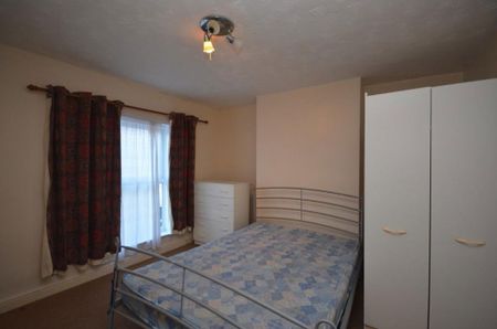 2 bedroom terraced house to rent - Photo 2