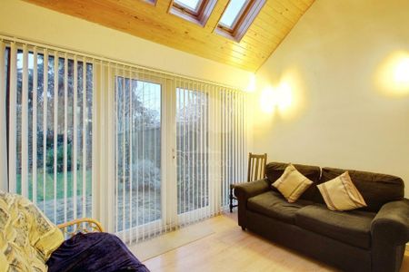 4 bedroom semi-detached house to rent - Photo 2