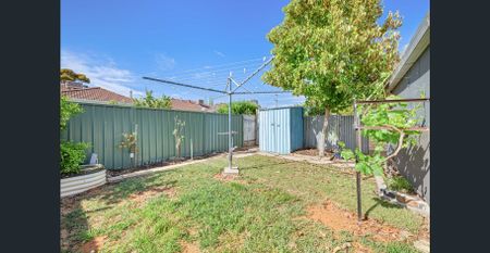 Neat 2 Bedroom Unit - Photo 4