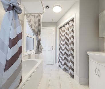 3 Bedroom House To Let - HP12 - Photo 2