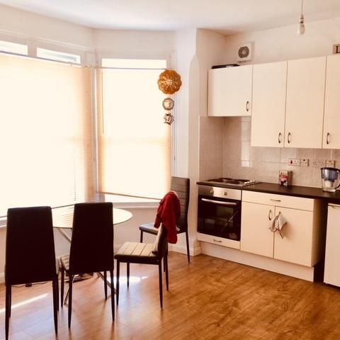 Studio to rent - Photo 1