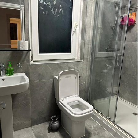 1 bedroom in a house share to rent - Photo 4