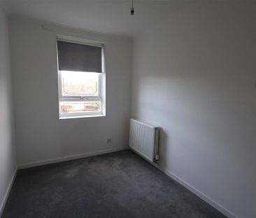3 bedroom end of terrace house to rent - Photo 6