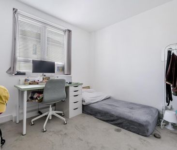 £568.85 per week (£2,465.00 per month) - Photo 4