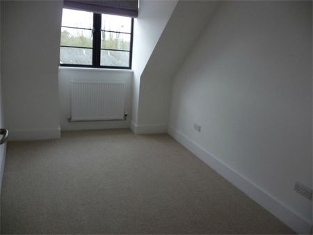 3 bedroom flat to rent - Photo 3
