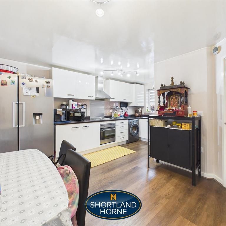 3 bedroom terraced house to rent - Photo 1