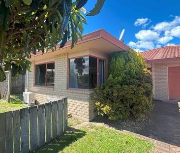 Family Home on Summerland - Photo 4