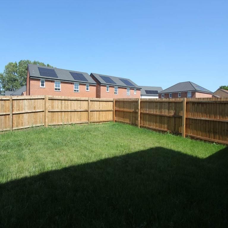3 bedroom semi-detached house to rent - Photo 1