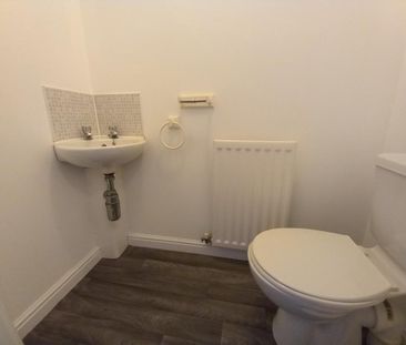 2 bedroom terraced house to rent - Photo 4