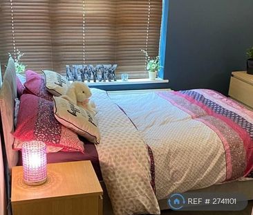 1 bedroom in a house share to rent - Photo 1