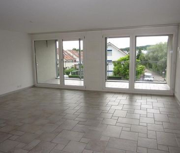 Schöne 4.5-Z'Wohnung mit grossem Balkon auf zwei Etagen - Foto 3