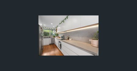 Sunlit and Spacious Windsor Townhouse - Photo 5