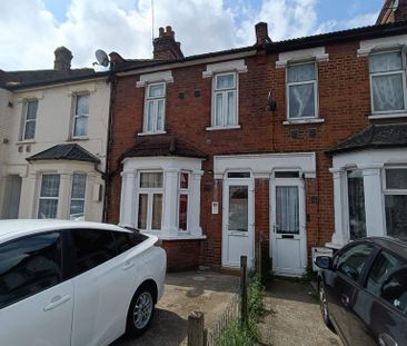 3 bedroom terraced house to rent - Photo 6
