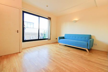 1 bedroom penthouse to rent - Photo 2