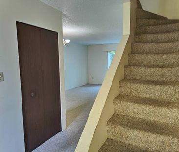 2 BR townhouse - Photo 1