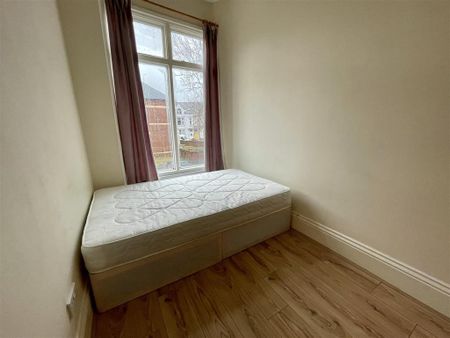 3 bedroom flat to rent - Photo 5
