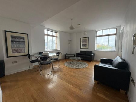 2 bedroom Flat To Let - Photo 2